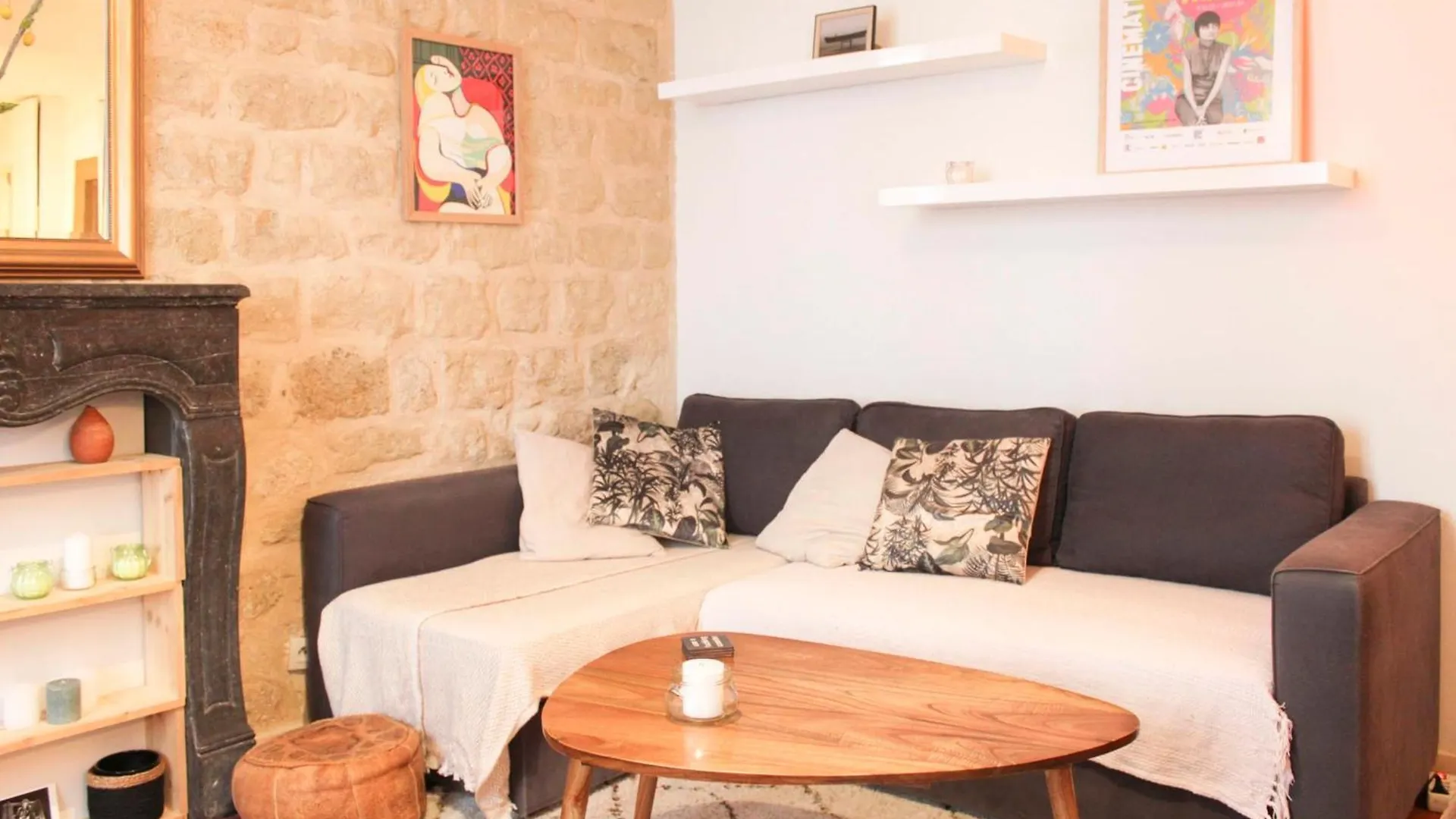 Beautiful Apartment Near The Canal De L\'Ourcq contacts